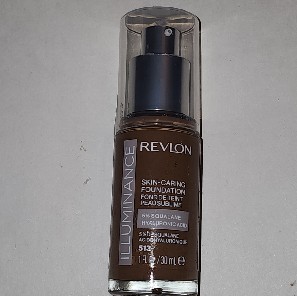 Revlon Illuminance Skin-Caring Foundation Soft Nutmeg 601